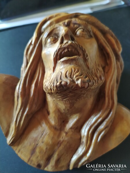 Its religious theme is a wooden head of Jesus