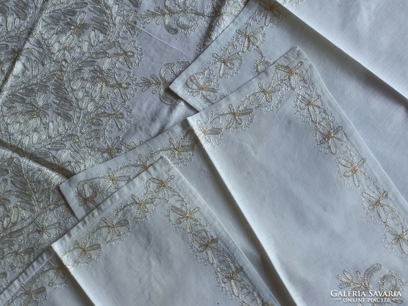 A wonderful tablecloth embroidered with damask