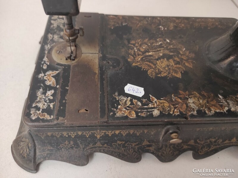 Antique sewing machine collector's item sewing machine 642 5560