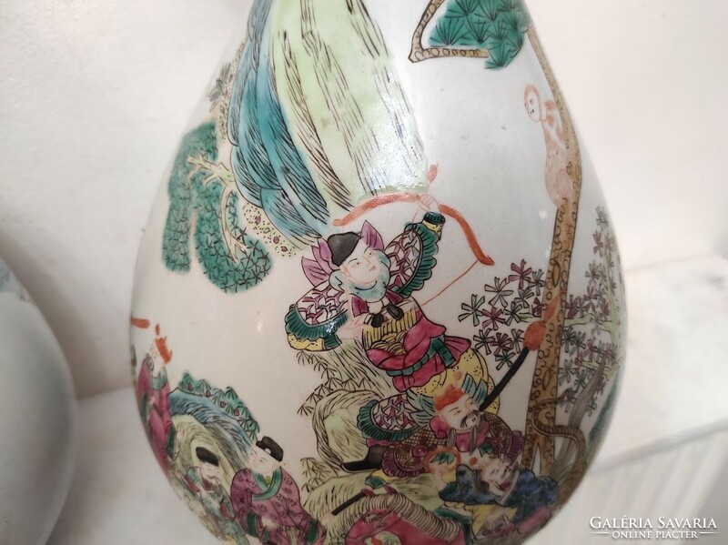 Antique 2-piece Chinese porcelain large painted battle battle scene multi-person vase 617 5640