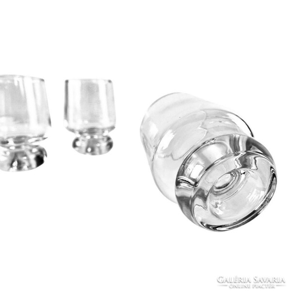 Set of rounded retro glasses for toasting