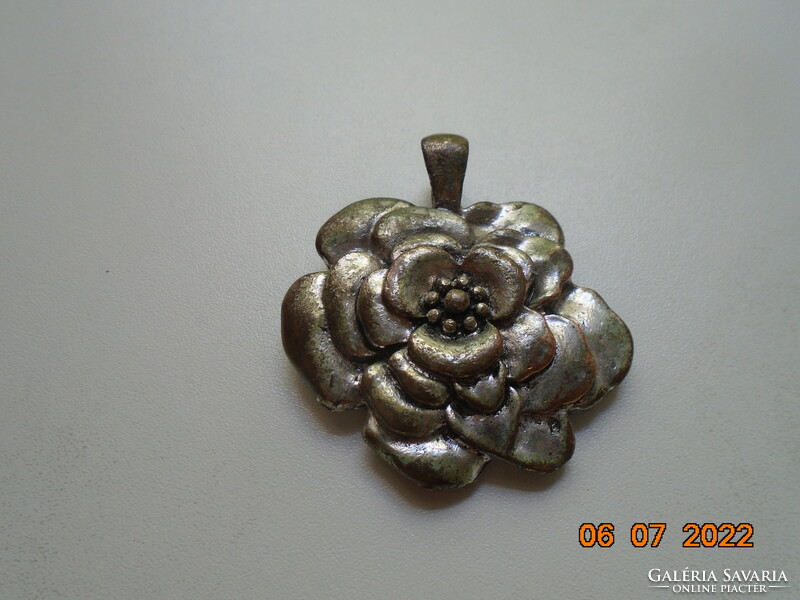 Antik ezüstözött bronz  virág medál