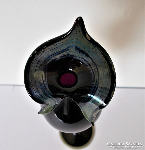 Erwin Eisch művészi, rózsabimbó alakú, kecses, egyszálas művészi üvegváza szecessziós stílusban