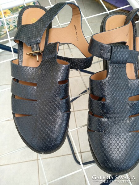 Women's sandals, 42 .-Es