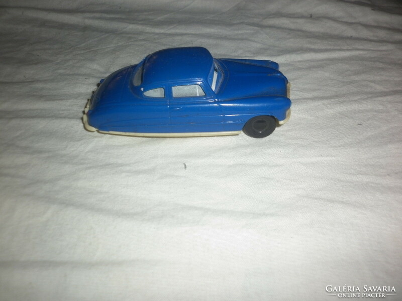 Wind-up small plastic toy car