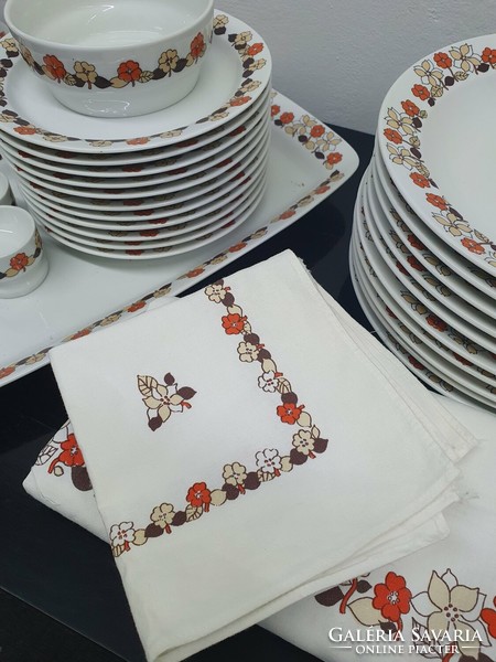 Retro tableware with floral pattern from Raven House - 50020