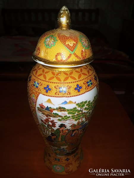 An oriental urn vase!