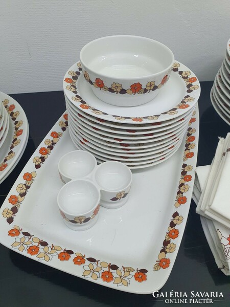 Retro tableware with floral pattern from Raven House - 50020