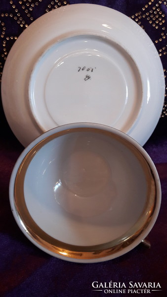 Elsőáldozós porcelán teás csésze tányérral (L2457)