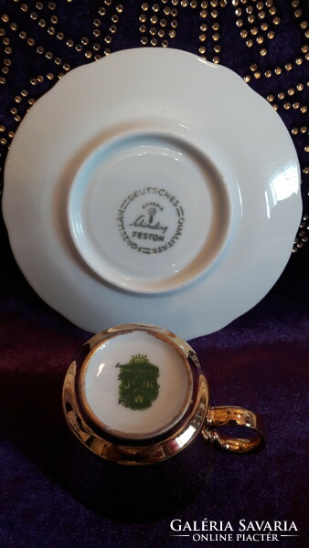 Gold porcelain coffee cup with saucer, for collection 1. (L2456)