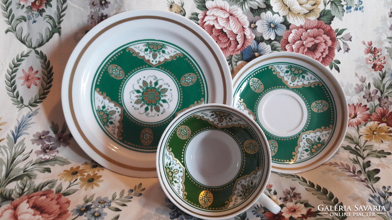 Zöld teás csésze tányérokkal, porcelán reggeliző szett (L2455)