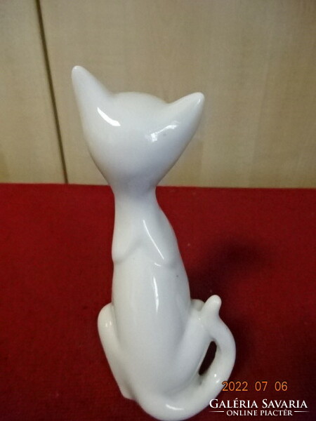 Német porcelán fehér cica, magassága 14,5 cm. Vanneki! Jókai.