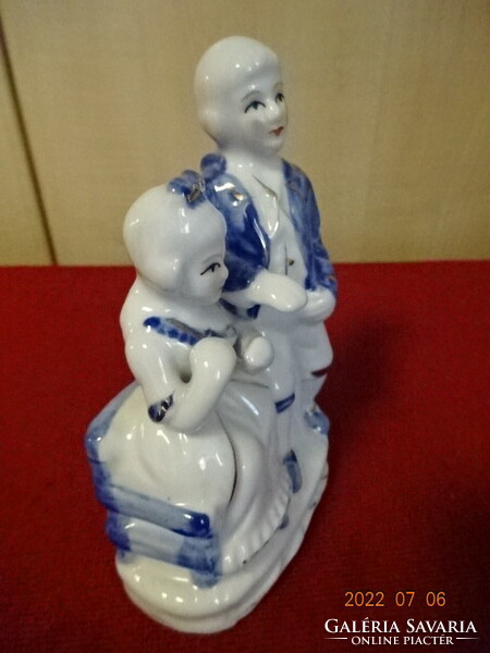 German porcelain figure, a couple sitting on a bench. He has! Jokai.