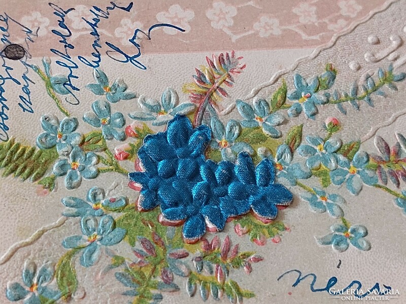 Régi képeslap 1903 virágos dombornyomott selyem rátéttel levelezőlap nefelejcs