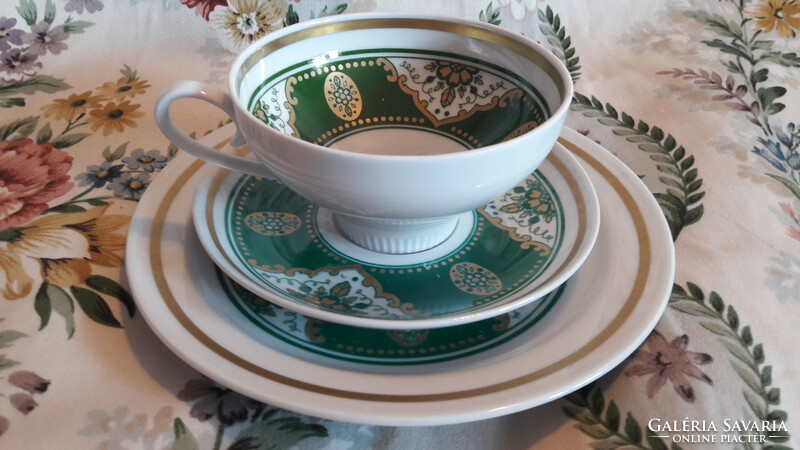 Zöld teás csésze tányérokkal, porcelán reggeliző szett (L2455)
