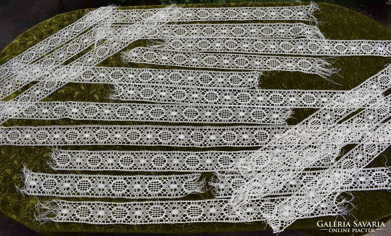 Klöpli csipke polc dísz , drapéria függöny terítő csipke 18db 7,5 cm széles 50 - 130 cm hosszú