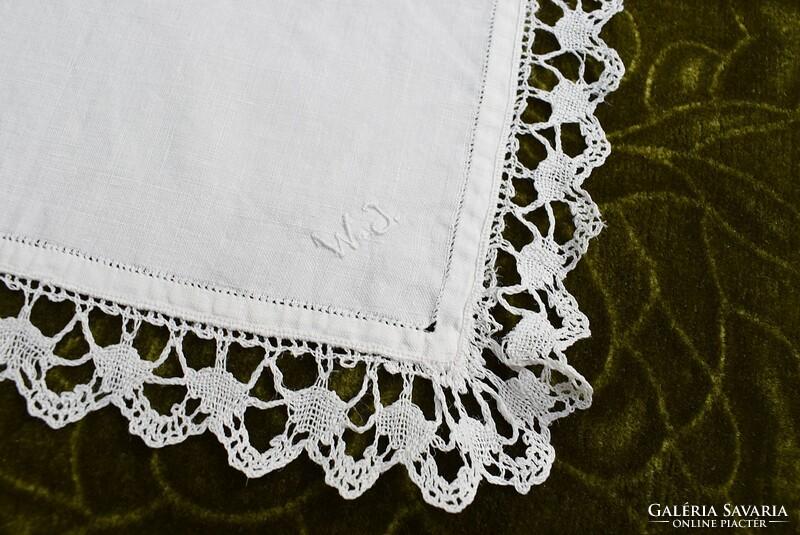 Vert lace decorated decorative pocket square napkin small tablecloth w.J. Monogram 24 x 21.5 cm
