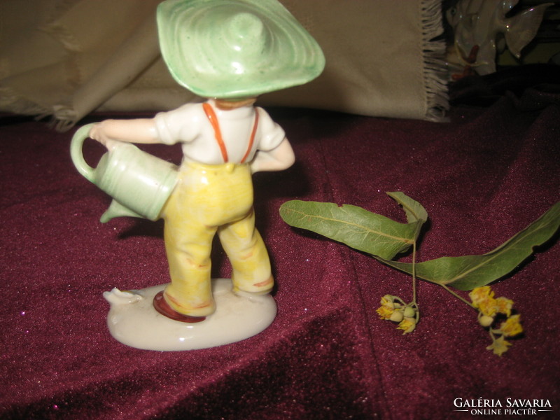 FOREIGN  figura   , A kis kertész   11 cm