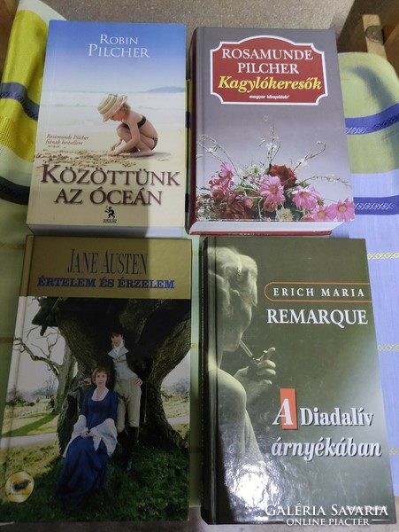 Romantic novels - in mint condition - price 990 HUF/piece.