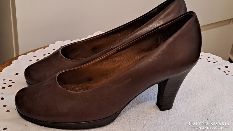 Barna bőr, uiverzális, magas sarkú női cipő 37-es méretben