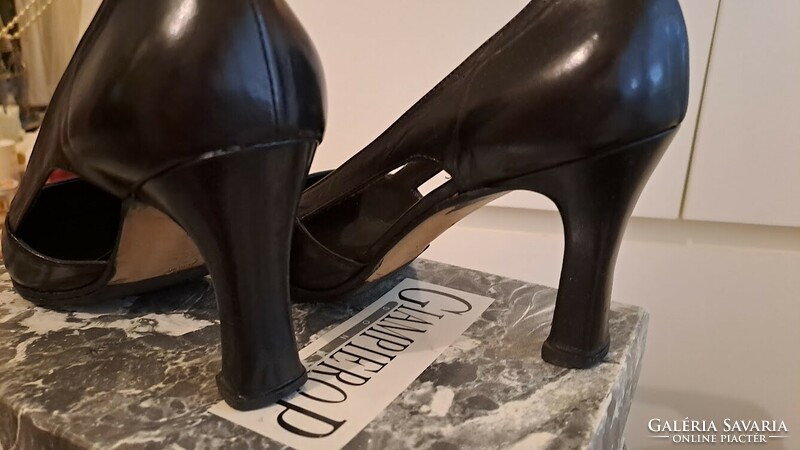 Olasz, bőr, oldalt nyitott, fekete magas sarkú női cipő 37-es méretben