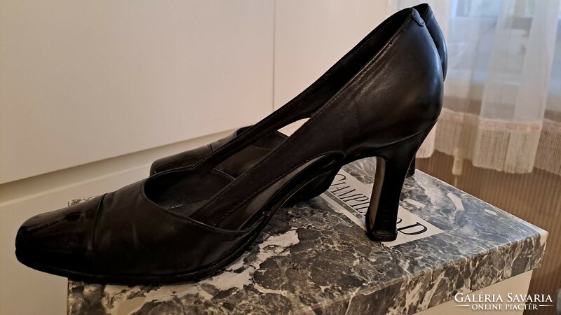 Olasz, bőr, oldalt nyitott, fekete magas sarkú női cipő 37-es méretben