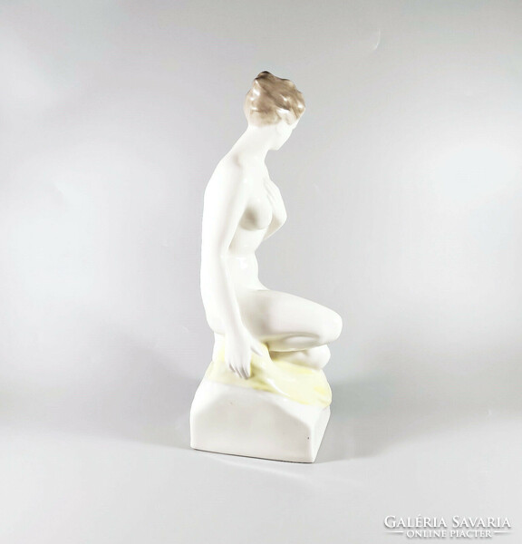 Hölóháza, kneeling naked lady hand-painted porcelain figurine, flawless! (A007)