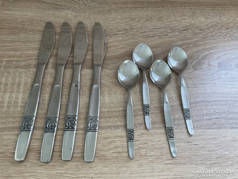 Stainless steel cutlery 4 knives 4 teaspoons