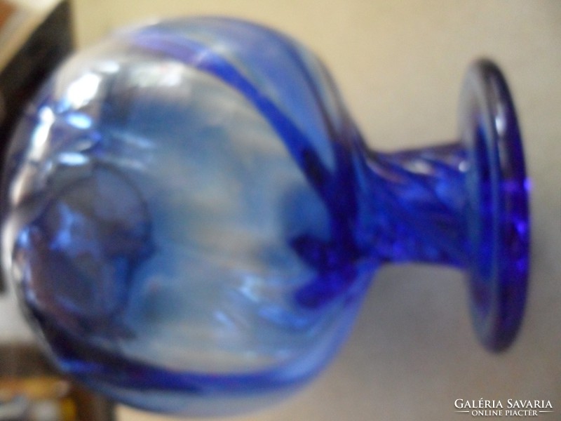 Művészi szakított kék csavart gömb váza