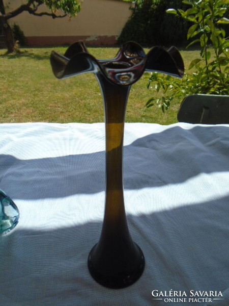 Kosta Boda svéd kézműves üveg váza, jelzett. finoman kidolgozott fújt váza különleges s szürke színű