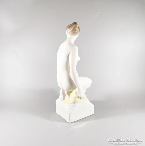 Hölóháza, kneeling naked lady hand-painted porcelain figurine, flawless! (A007)