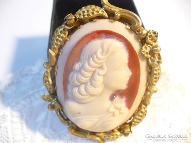 Antique large cameo brooch