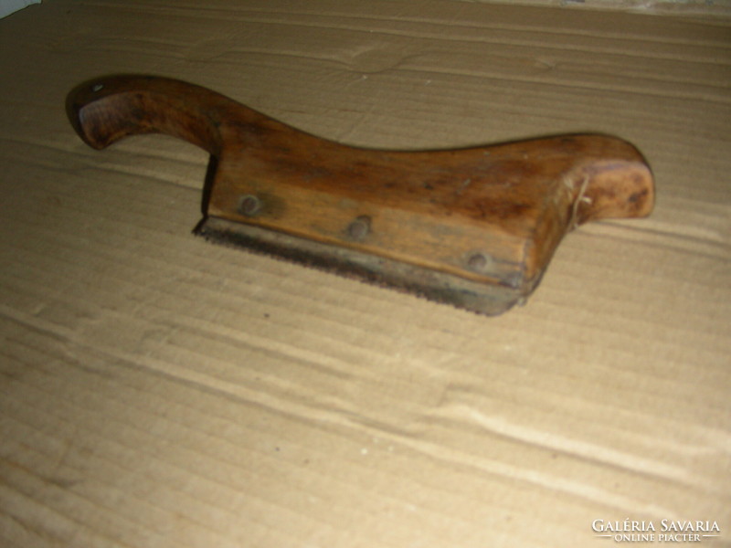 Antique carpentry saw