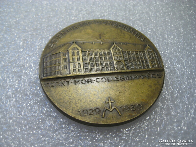 -Pécs ,  Szent  Mór Kollégium   1929 - 1939   emlék plakett   bronzból   , 51  mm  Ritka  !!