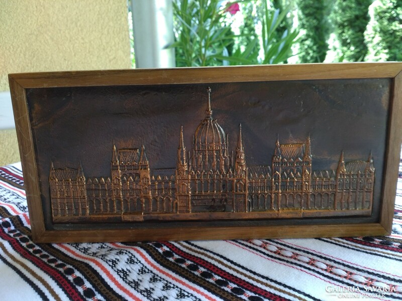 Exkluzív pálinkás iparművészeti ajándék készlet, dombornyomott réz Országház képpel