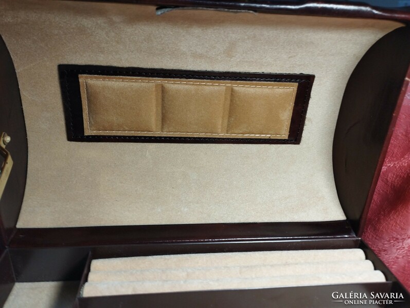 Treasure chest, lockable jewelry box with drawers