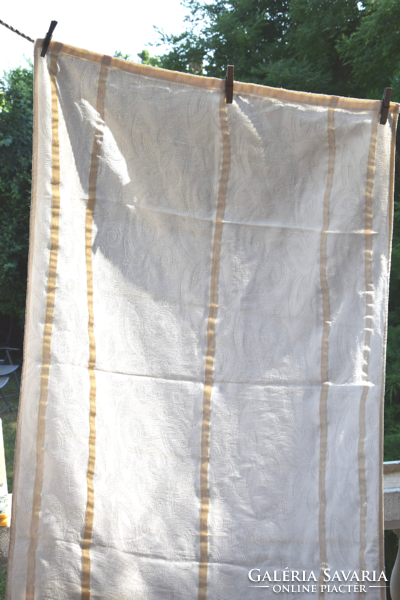 Butter-colored blackout curtains with a pair of tendril patterns 132 x 120, 75 x 120