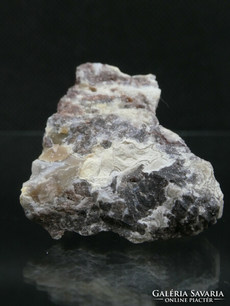 Zebra Achát: szürke-fehér sávos Kalcedon ásvány. 17,8 gramm