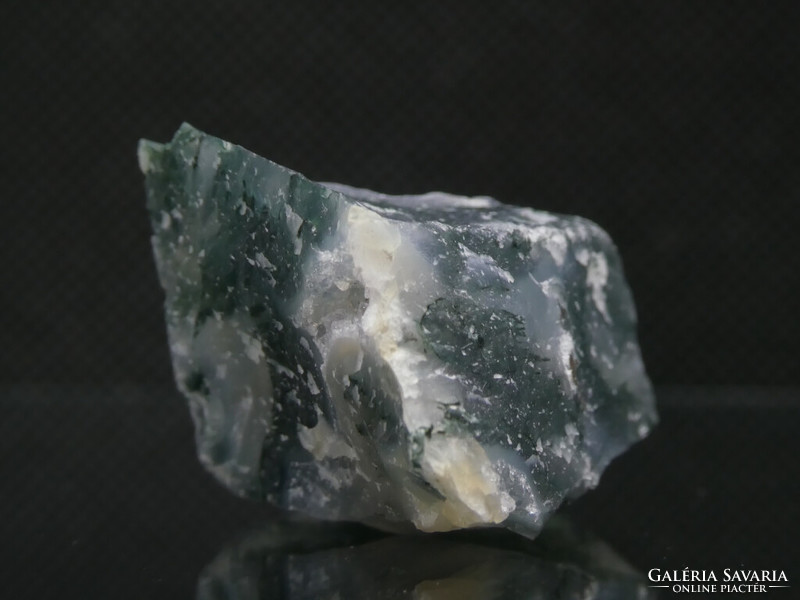 Blue-green mocha agate: pale blue chalcedony with chlorite inclusions. 12 grams