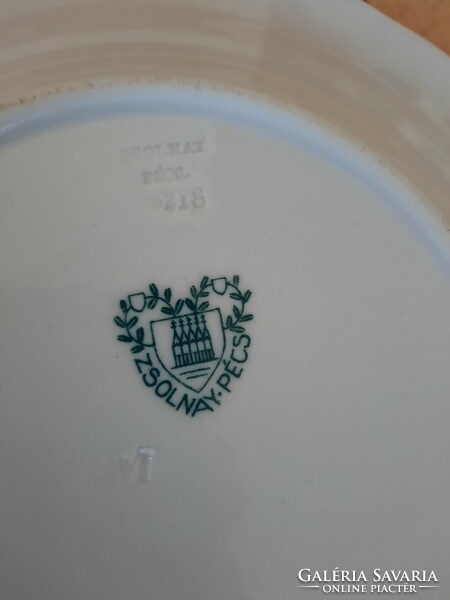 10 heart-stamped Zsolnay plates