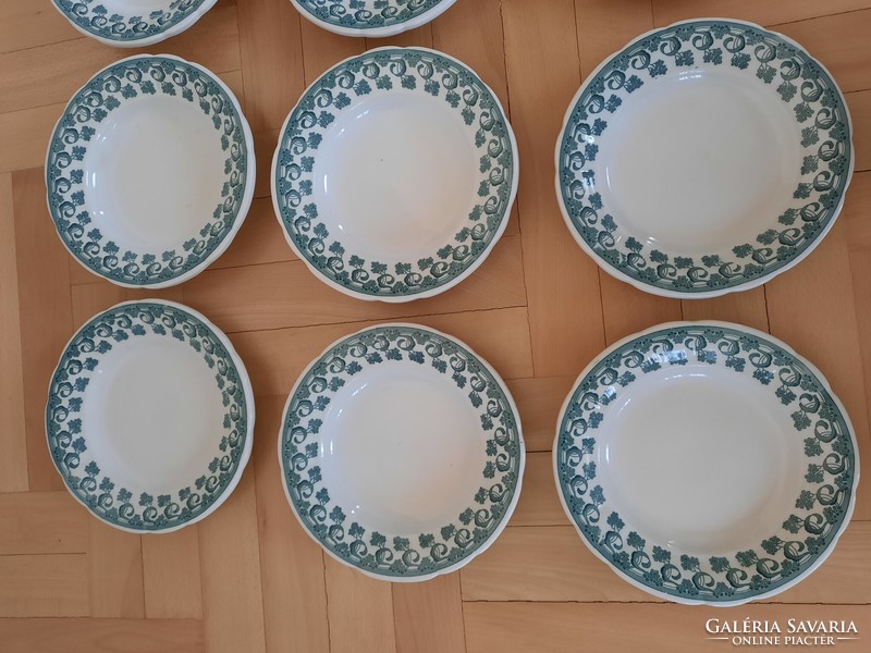 10 heart-stamped Zsolnay plates