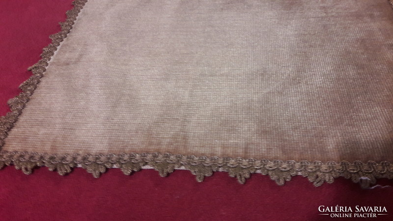 Old velvet tablecloth (l2756)