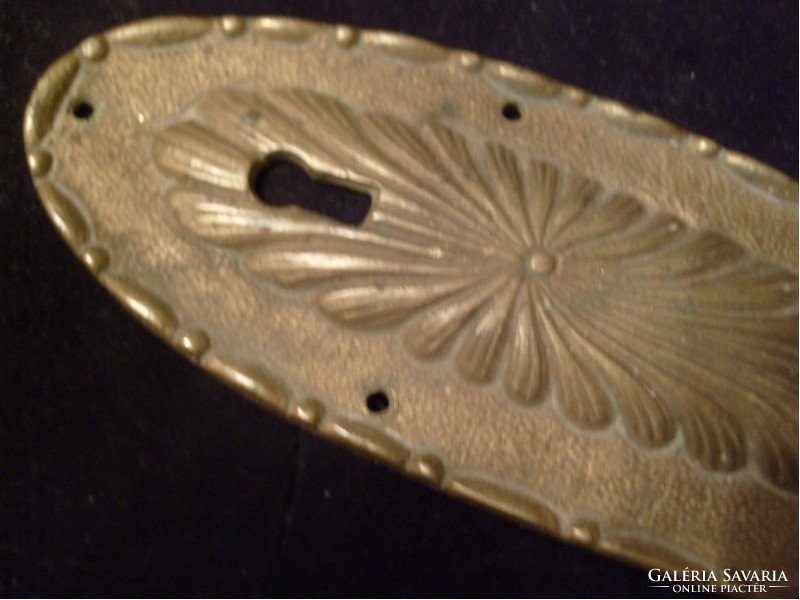 Hatalmas Szecessziós négypontos ritka  kulcsos zártakaró Címer,rézből 14 X 5.5 cm es