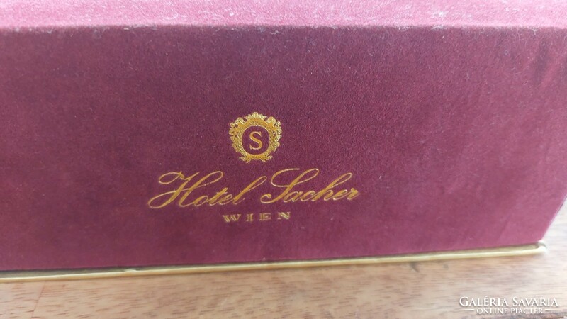 Hotel sacher wien gift box