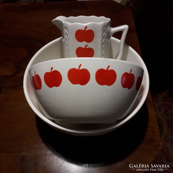 Retro granite pitcher with bowls