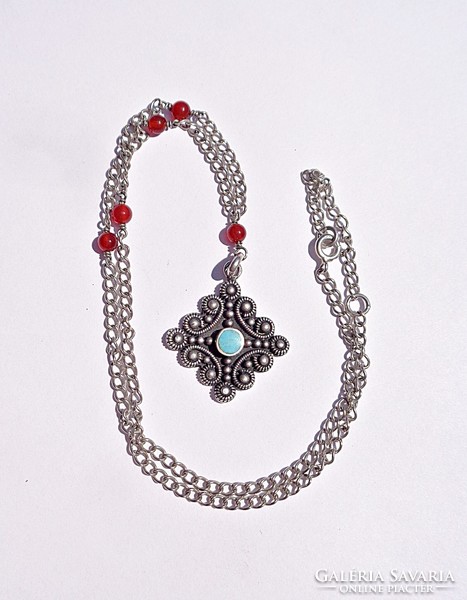 47 Cm. Stone pendant on a long chain, silver necklace