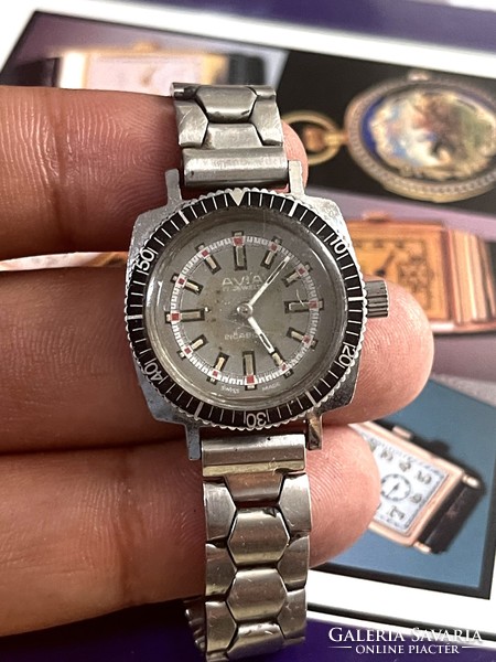 Ritka , Svájci luxus … AVIA  watch !