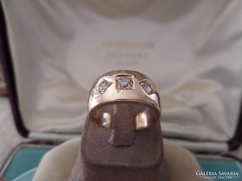 Wide gold ring with diamonds