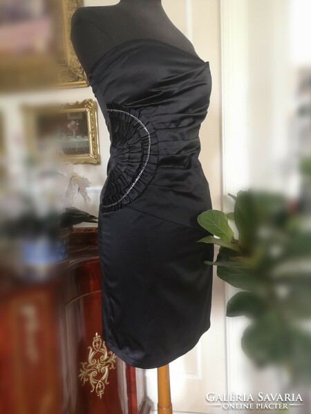 LULUMARY 38-as fekete, pamutszatén, dekoratív alkalmi ruha, különleges oldalhajtás, 3D applikáció l