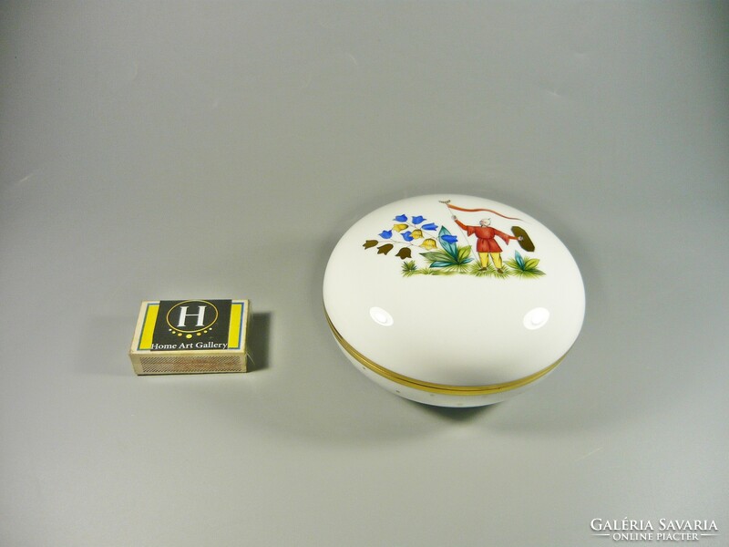 Herend, hand-painted porcelain bonbonier with Chinese showy flowers, 10 cm. (B100)